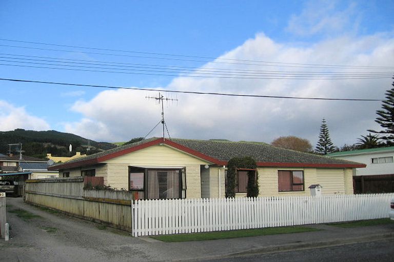 Photo of property in 10 Waimarie Avenue, Paraparaumu, 5032