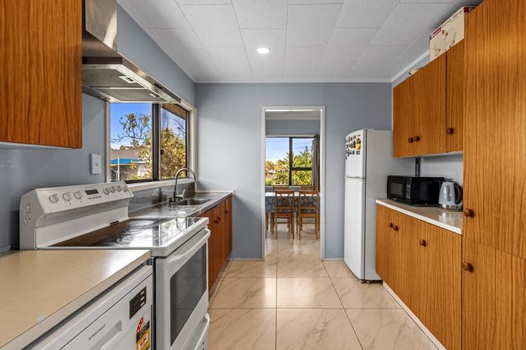 Photo of property in 1/16 Cabello Place, Unsworth Heights, Auckland, 0632