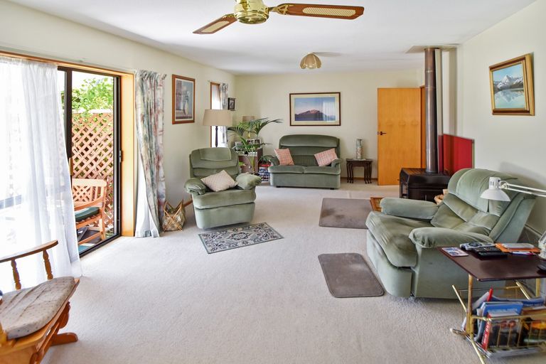 Photo of property in 10 Benmore Place, Omarama, 9412