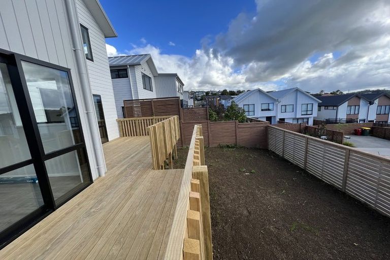 Photo of property in 17 Seafarer Crescent, Stanmore Bay, Whangaparaoa, 0932