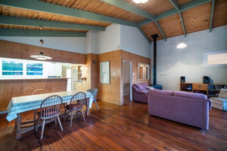 Photo of property in 66 Tindalls Bay Road, Tindalls Beach, Whangaparaoa, 0930