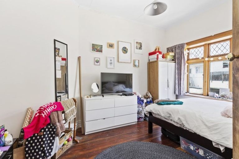 Photo of property in 21 Hawker Street, Mount Victoria, Wellington, 6011