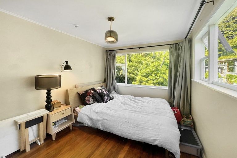 Photo of property in 5 Richmond Road, Mahina Bay, Lower Hutt, 5013