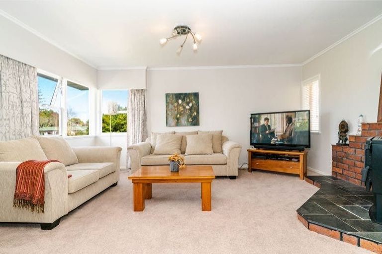 Photo of property in 54 Ravenwood Drive, Forrest Hill, Auckland, 0620