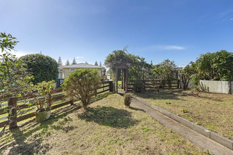 Photo of property in 19 Hume Street, Waitara, 4320