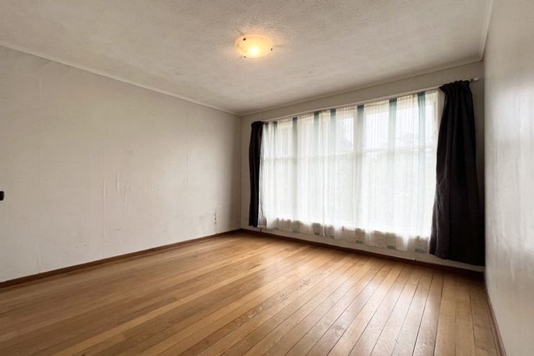 Photo of property in 44 Wilsher Crescent, Henderson, Auckland, 0612