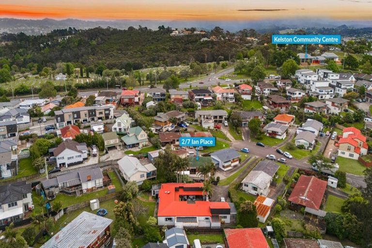 Photo of property in 2/7 Ian Place, Glendene, Auckland, 0602