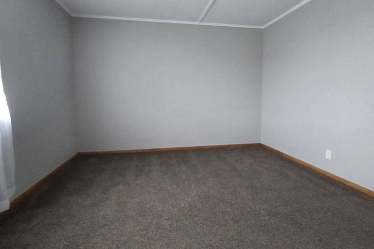 Photo of property in 8a-8b Devon Place, Cannons Creek, Porirua, 5024