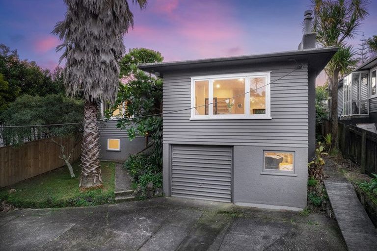 Photo of property in 43 Atkinson Road, Titirangi, Auckland, 0604