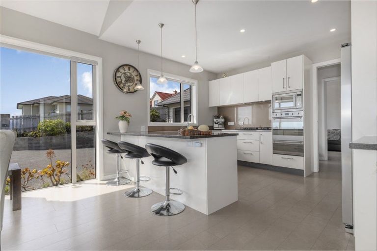 Photo of property in 18 Kahurangi Heights, Aotea, Porirua, 5024