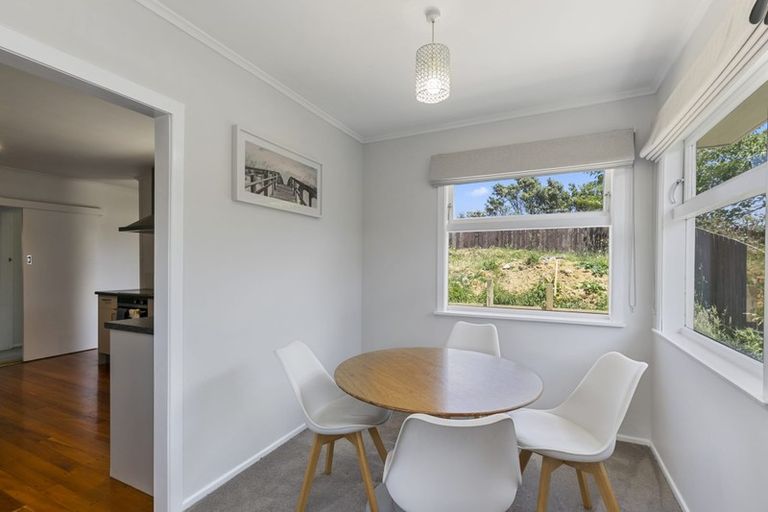 Photo of property in 95 Kenmore Street, Newlands, Wellington, 6037