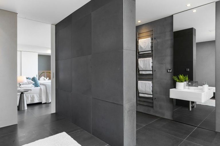 Photo of property in 76 Cliff Road, Torbay, Auckland, 0630