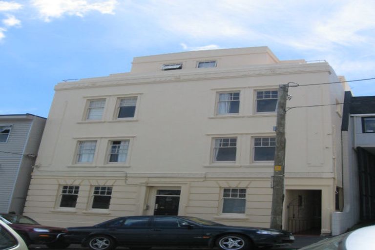 Photo of property in Chatsworth Flats, 3/23 Pirie Street, Mount Victoria, Wellington, 6011