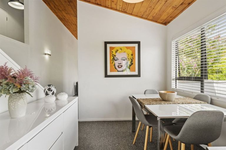 Photo of property in 2/70b Matipo Road, Mairangi Bay, Auckland, 0630