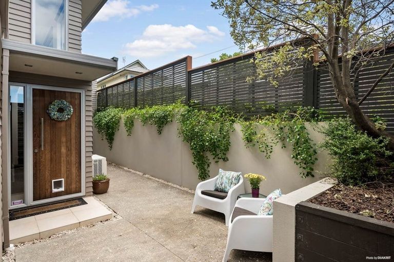 Photo of property in 1/19 Channel View Road, Campbells Bay, Auckland, 0630