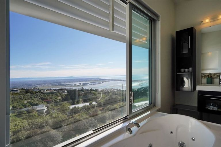 Photo of property in 5 Peregrine Close, Mount Pleasant, Christchurch, 8081