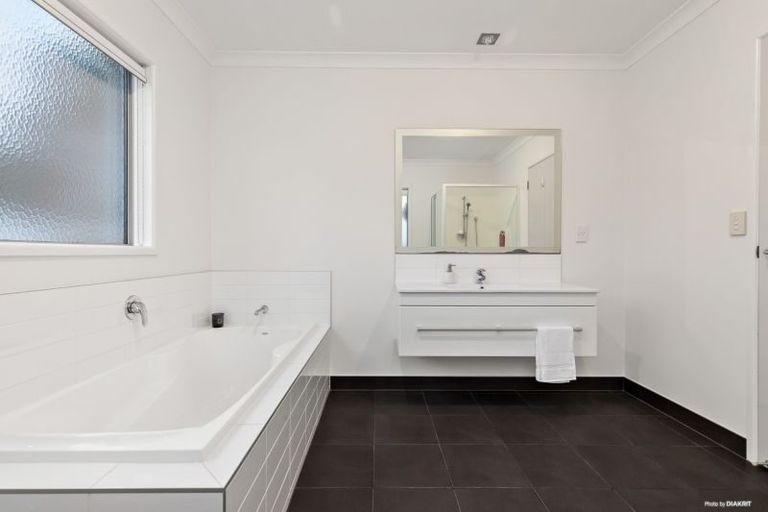 Photo of property in 15 Ridge View Crescent, Pukekohe, 2120