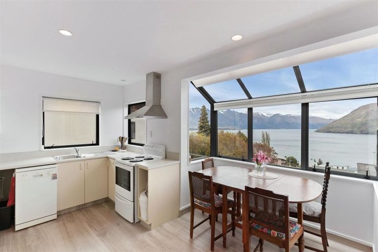 Photo of property in 18b Cameron Place, Fernhill, Queenstown, 9300