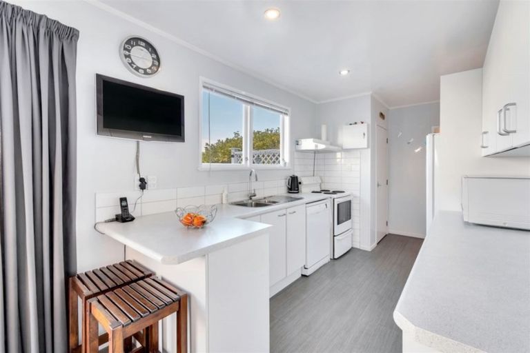 Photo of property in 9 Bodi Place, Te Atatu South, Auckland, 0610