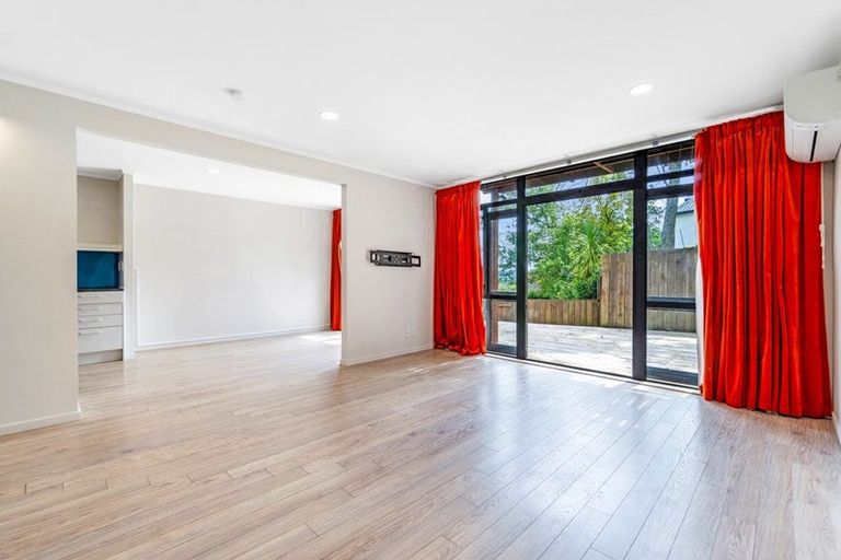 Photo of property in 2/30b Verbena Road, Birkdale, Auckland, 0626