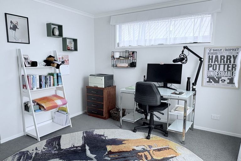 Photo of property in 12a Discovery Place, Marfell, New Plymouth, 4310