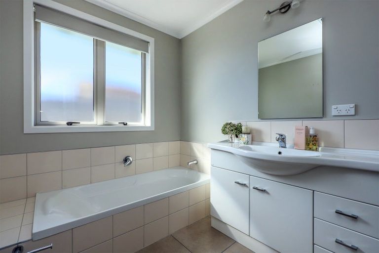 Photo of property in 2a Goddard Lane, Havelock North, 4130