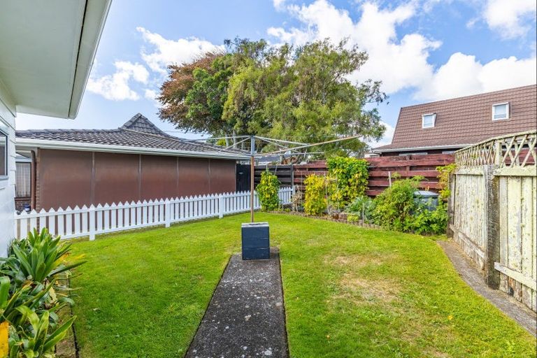 Photo of property in 4 Poplar Grove, Whalers Gate, New Plymouth, 4310