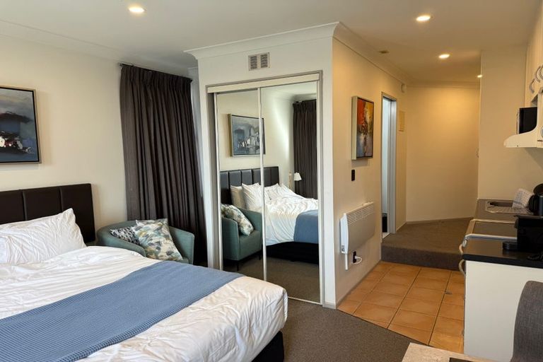 Photo of property in Terrace Garden Apartments, 6h/120 The Terrace, Wellington Central, Wellington, 6011