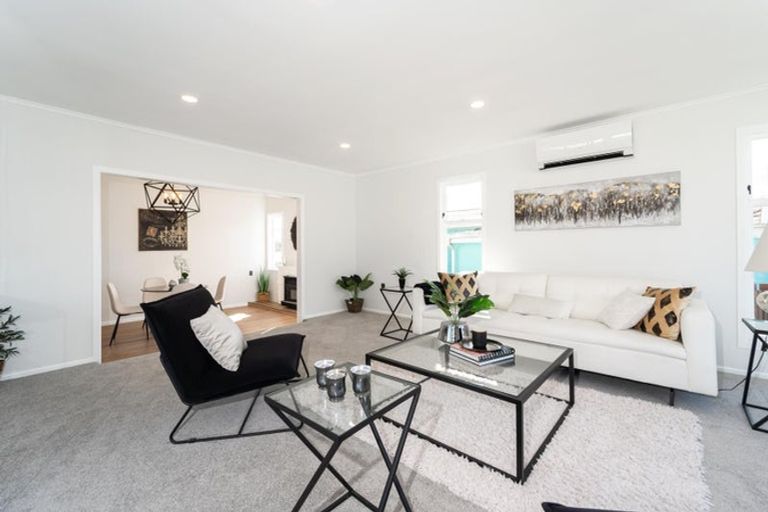 Photo of property in 37 View Road, Henderson, Auckland, 0612