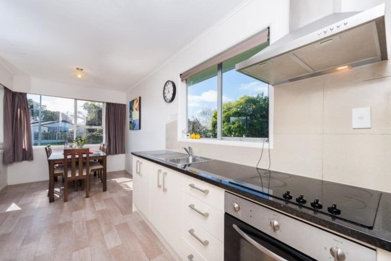 Photo of property in 1 Ronald Place, Manurewa, Auckland, 2102