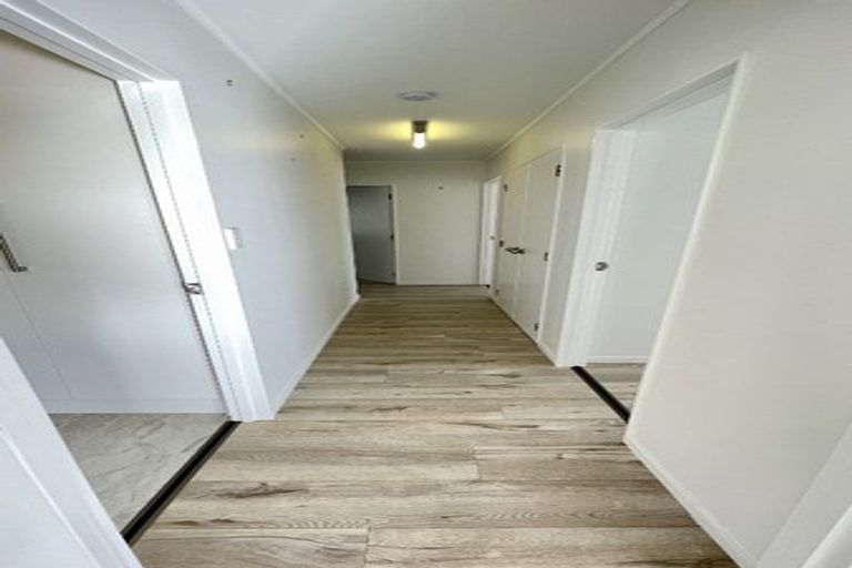 Photo of property in 1/42 Barbados Drive, Unsworth Heights, Auckland, 0632