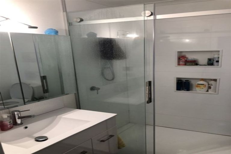 Photo of property in 11a Rogers Avenue, Eastern Beach, Auckland, 2012