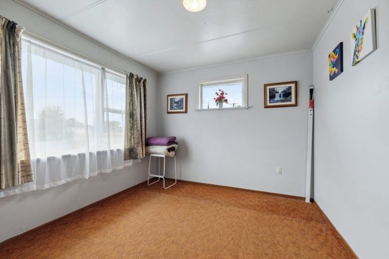 Photo of property in 3 Iredale Road, Hawera, 4610