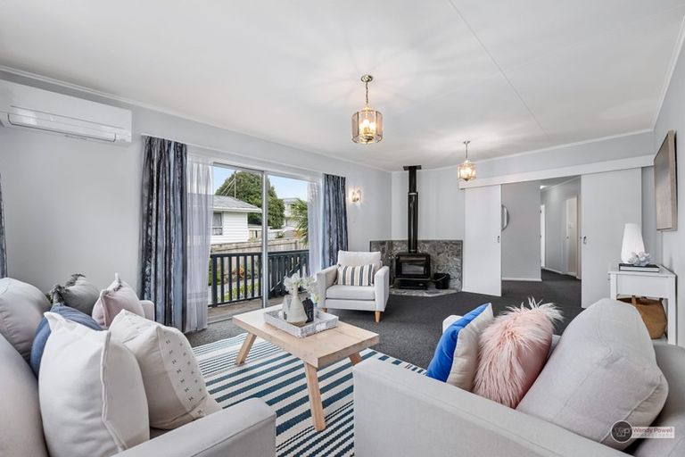 Photo of property in 6 Omaha Grove, Totara Park, Upper Hutt, 5018