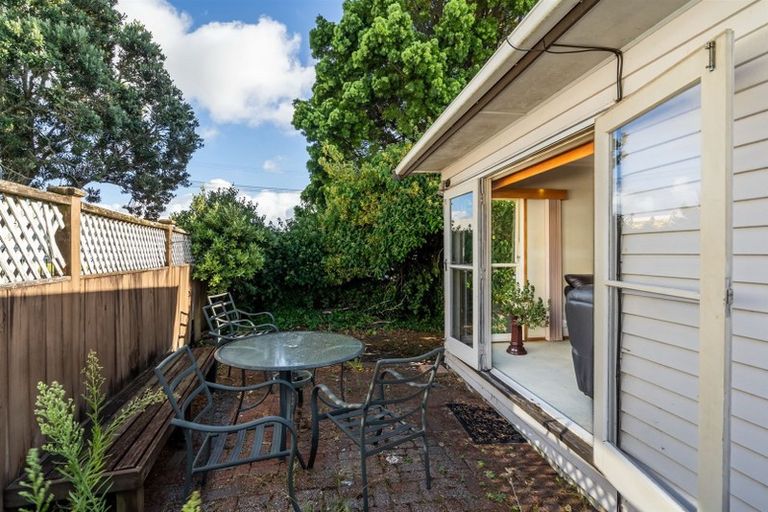 Photo of property in 309 Beach Haven Road, Birkdale, Auckland, 0626
