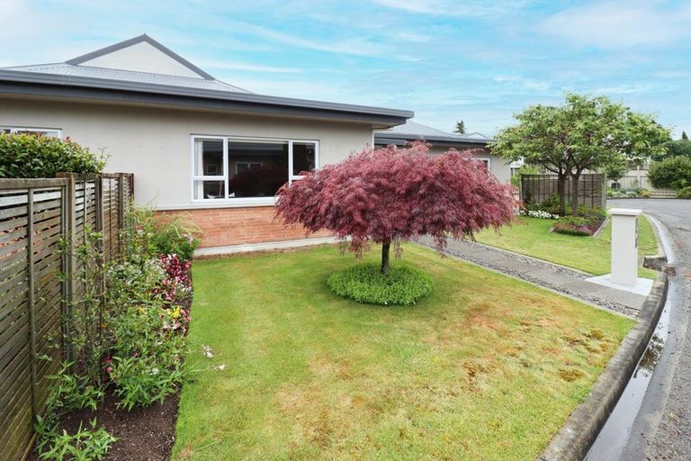 Photo of property in 28 Deller Drive, Carterton, 5713