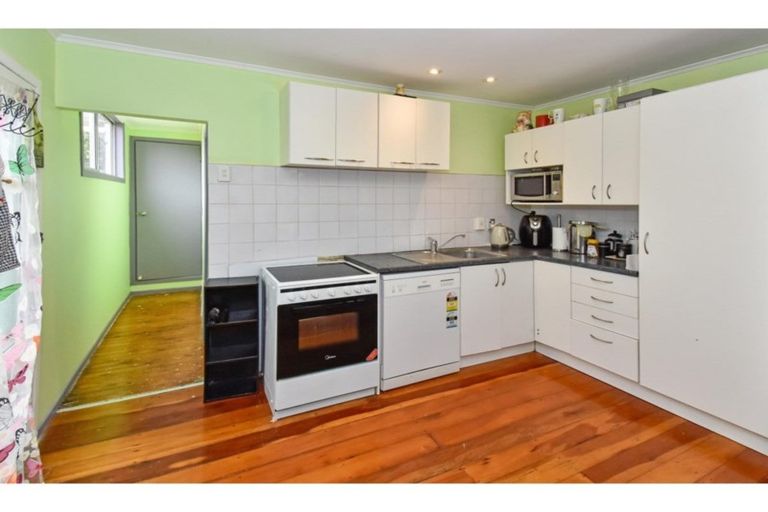 Photo of property in 18 Mcleod Road, Weymouth, Auckland, 2103