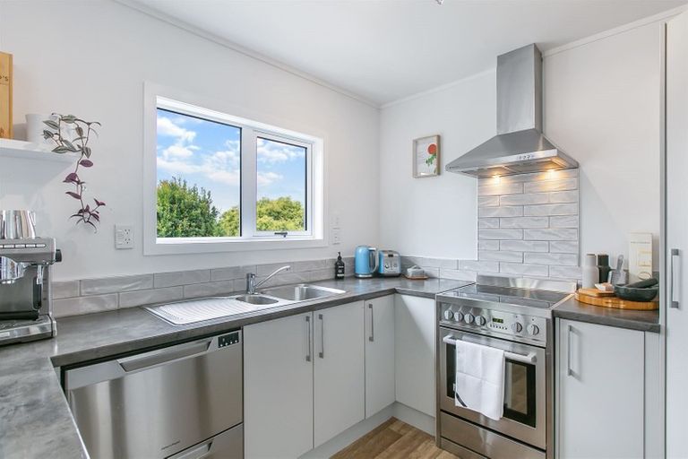 Photo of property in 2/34 Lambrown Drive, Totara Vale, Auckland, 0629