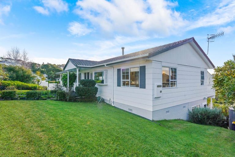 Photo of property in 2 Ravenstone Place, Chatswood, Auckland, 0626