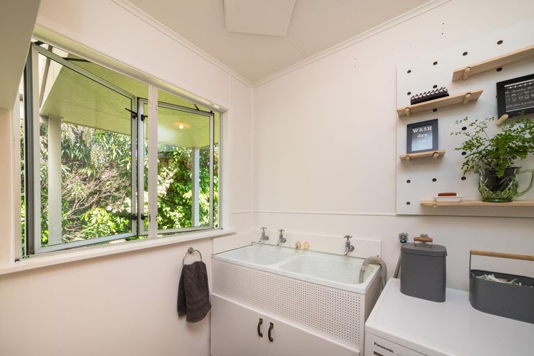 Photo of property in 11 Dorset Crescent, Hokowhitu, Palmerston North, 4410