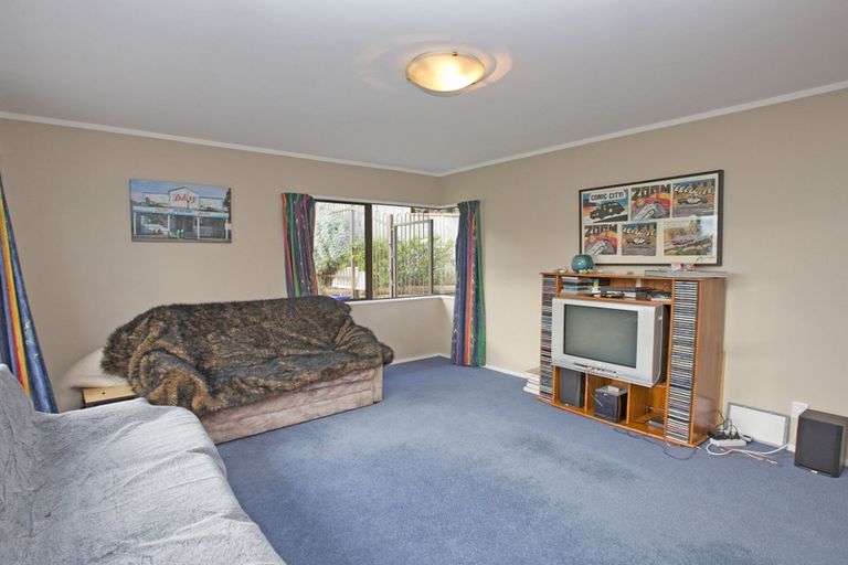 Photo of property in 1 Springdale Grove, Fitzherbert, Palmerston North, 4410