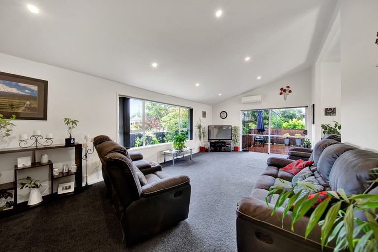 Photo of property in 3 La Salle Drive, Westown, New Plymouth, 4310