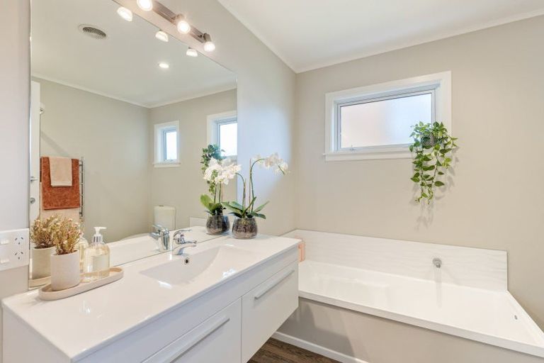 Photo of property in 9a Junction Street, Welbourn, New Plymouth, 4310