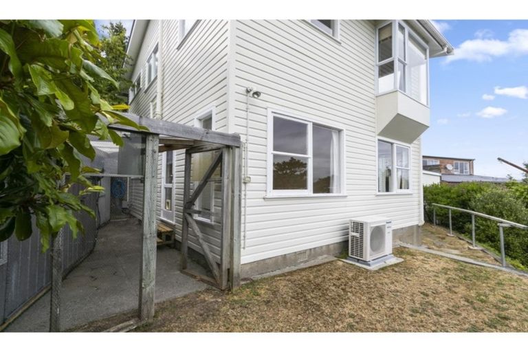 Photo of property in 19 Summit Road, Fairfield, Lower Hutt, 5011