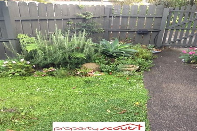 Photo of property in 1/3 Pohutukawa Avenue, Shelly Park, Auckland, 2014