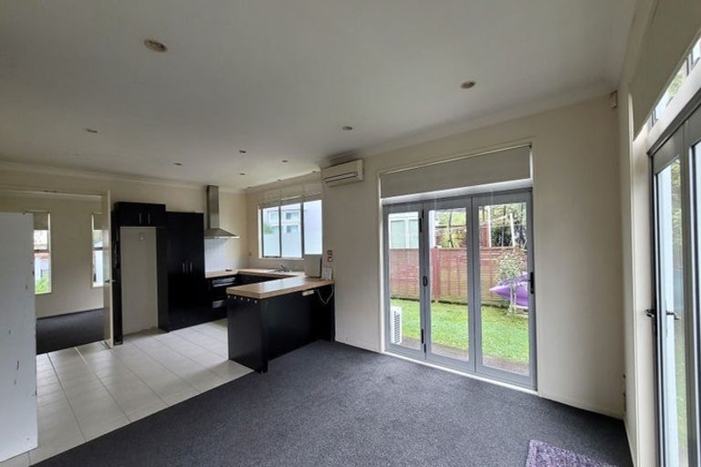 Photo of property in 11l Clearwater Cove, West Harbour, Auckland, 0618