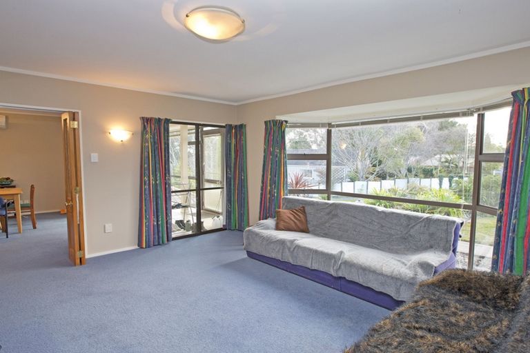 Photo of property in 1 Springdale Grove, Fitzherbert, Palmerston North, 4410