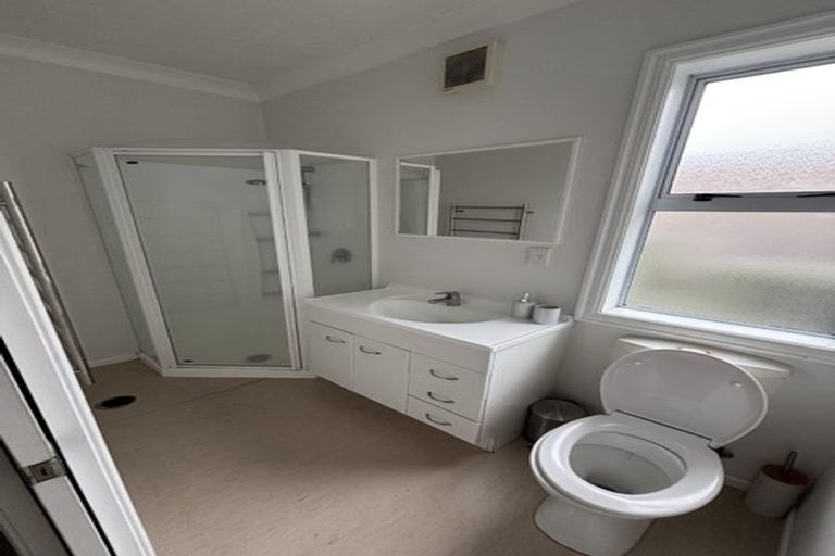 Photo of property in 121 Kelburn Parade, Kelburn, Wellington, 6012