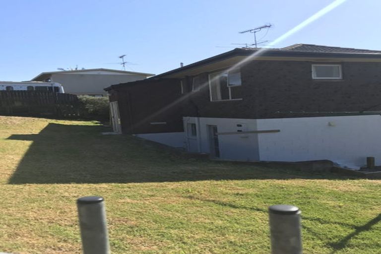 Photo of property in 1/46 John Dee Crescent, Red Beach, 0932