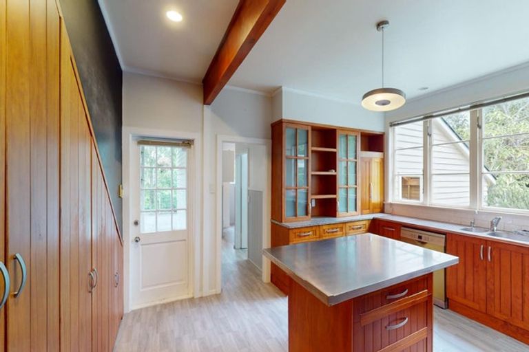 Photo of property in 200 Aokautere Drive, Fitzherbert, Palmerston North, 4471